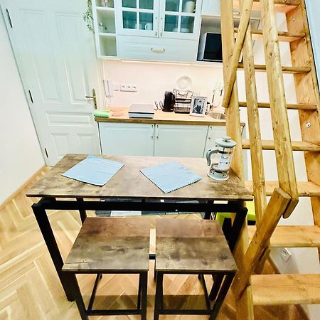 Cozy Design Homestay With Terrace Praha Eksteriør bilde