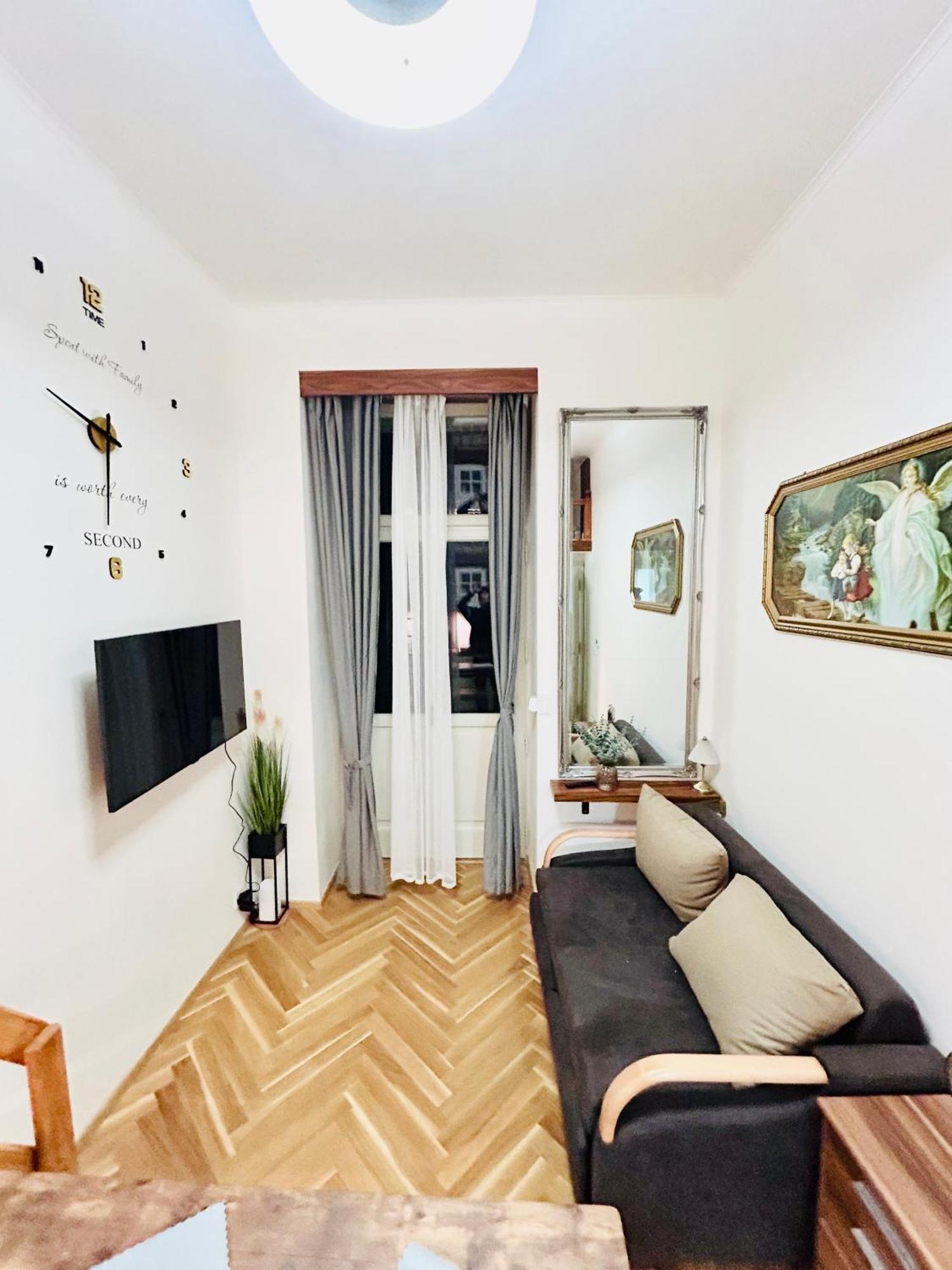 Cozy Design Homestay With Terrace Praha Eksteriør bilde
