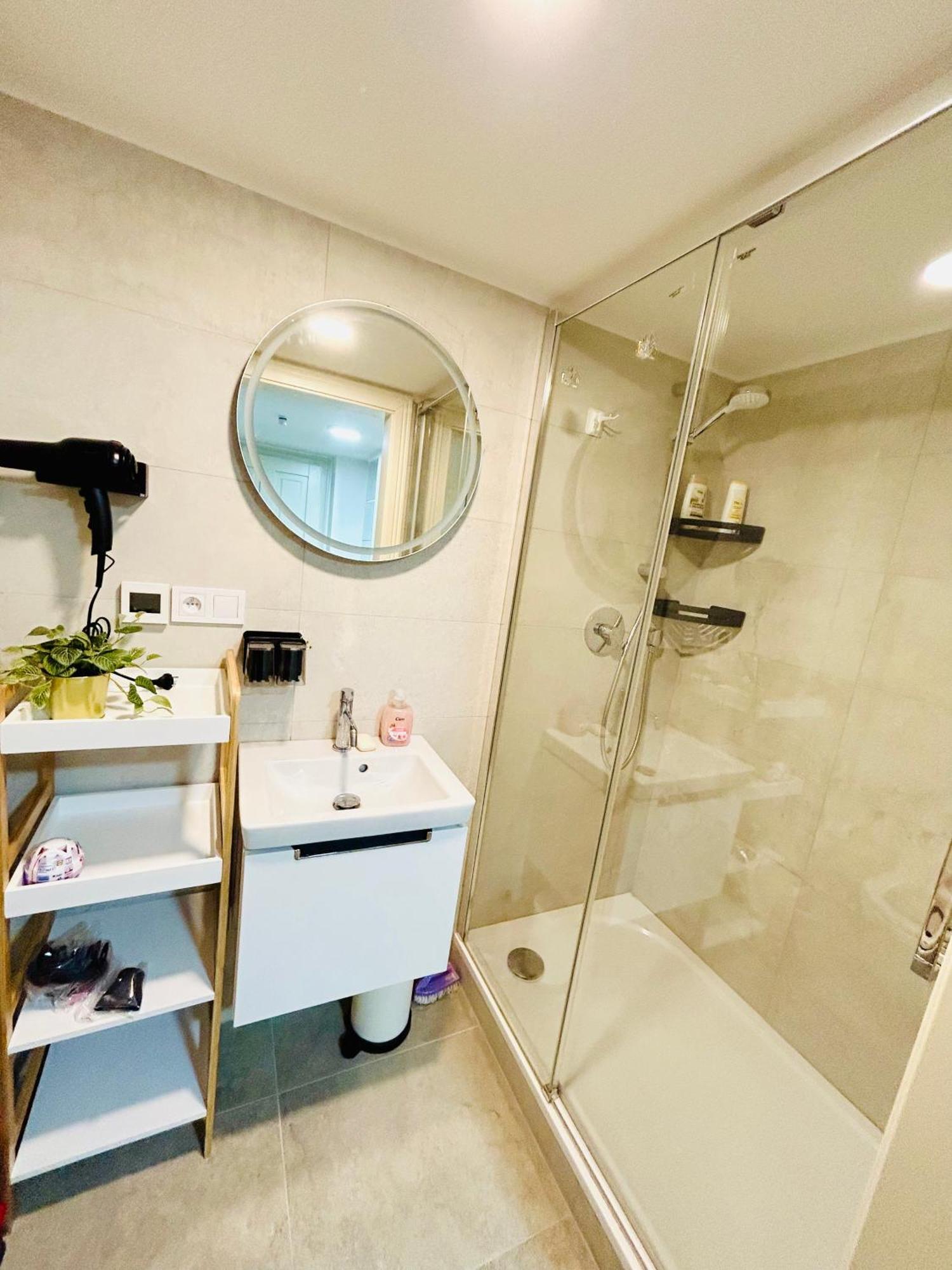 Cozy Design Homestay With Terrace Praha Eksteriør bilde