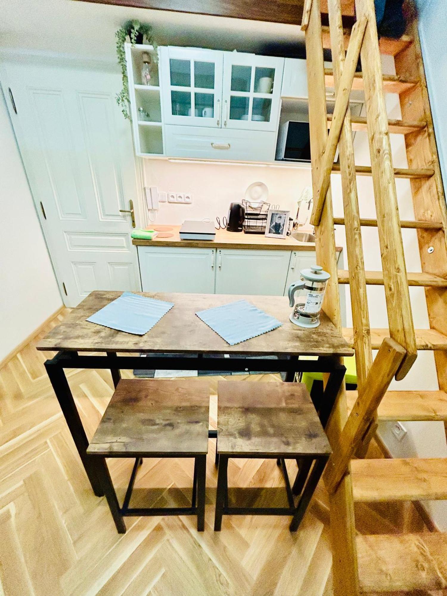 Cozy Design Homestay With Terrace Praha Eksteriør bilde