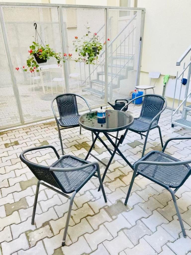 Cozy Design Homestay With Terrace Praha Eksteriør bilde